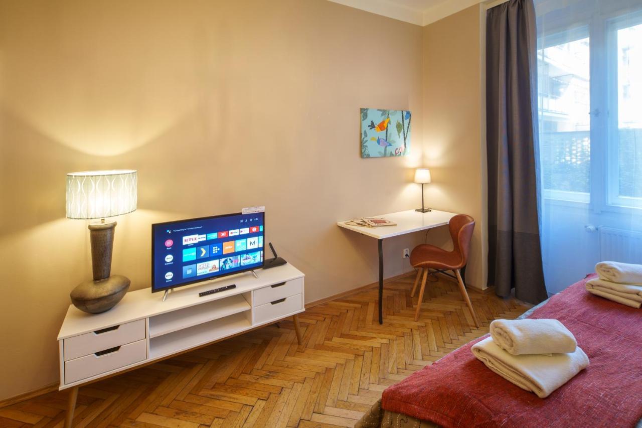 Dlouha Apartment With Balcony Praga Zewnętrze zdjęcie